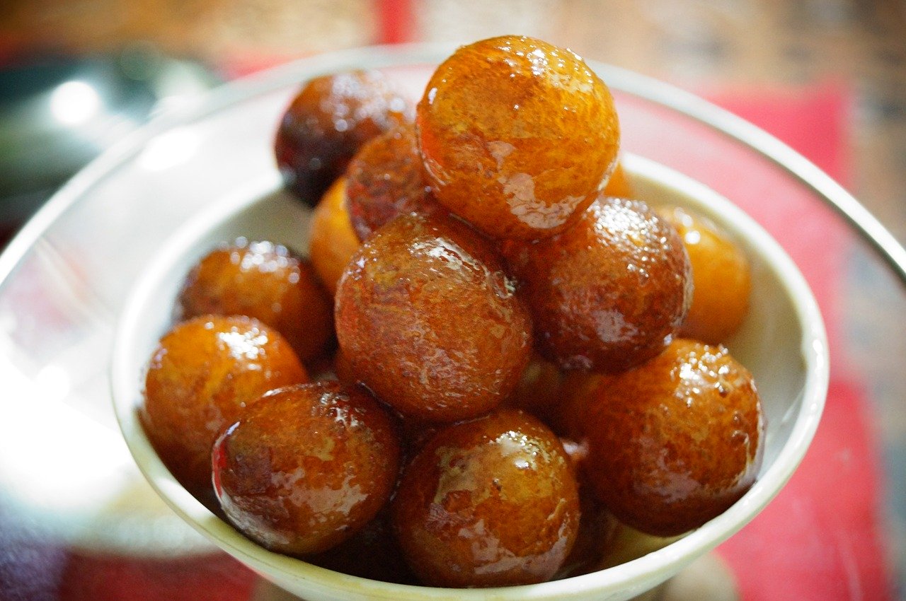 Indian sweet, gulab jamun
